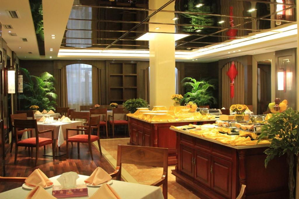 阿拉木图阳光酒店 外观 照片